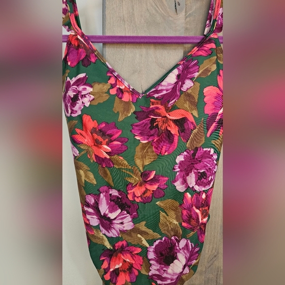 J. CREW  Ruffle- trimmed one-piece Swimsuit In Green/pink Floral. Size Small - Picture 7 of 10